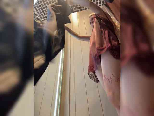 AmmyAlexInPublic webcam