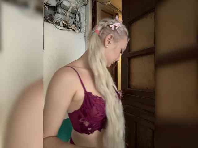 AmmmyInPublic
