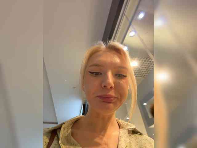 AmmmyInPublic webcam