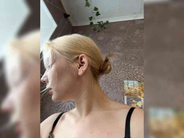 Model: AmmmyInPublic
