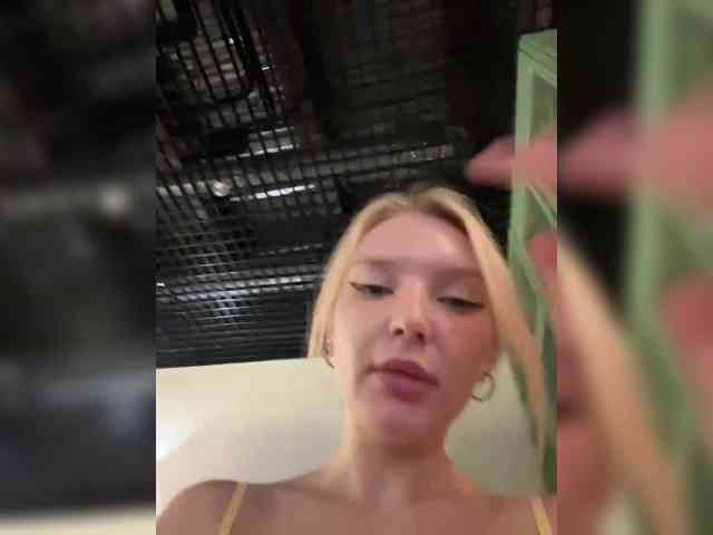 AmmmyInPublic