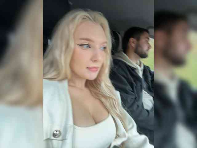AmmyAlexInPublic webcam
