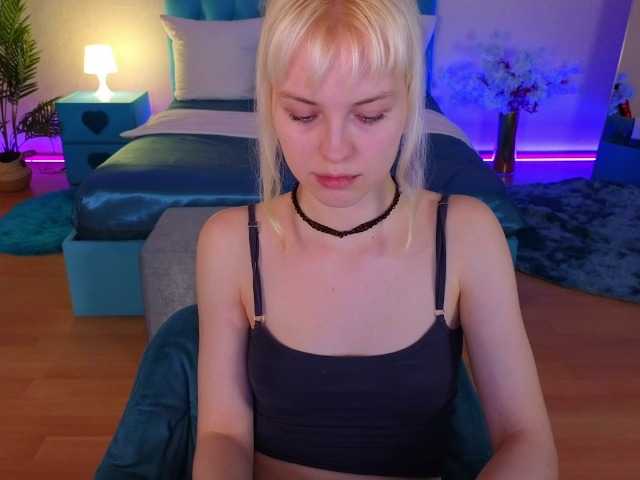 HannahHolliss live cam preview