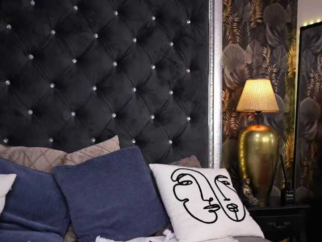 vanesajames live cam on BongaCams