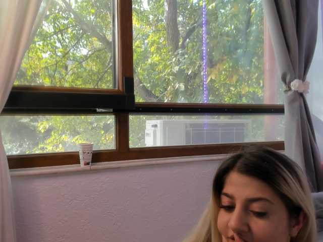 elinaskyy live cam on BongaCams