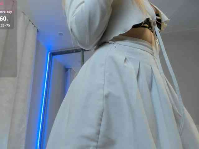 shy-whore-'s webcam live show