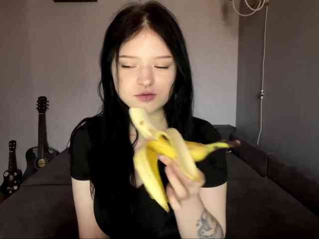 altbarbiesee live female cam on bongacams