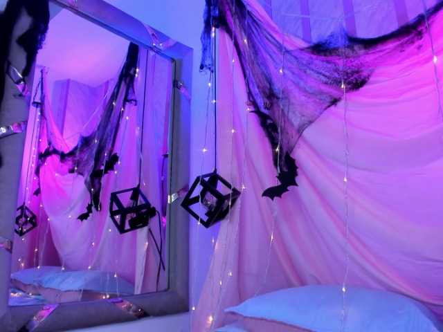 ViolethaMoretti live cam on BongaCams