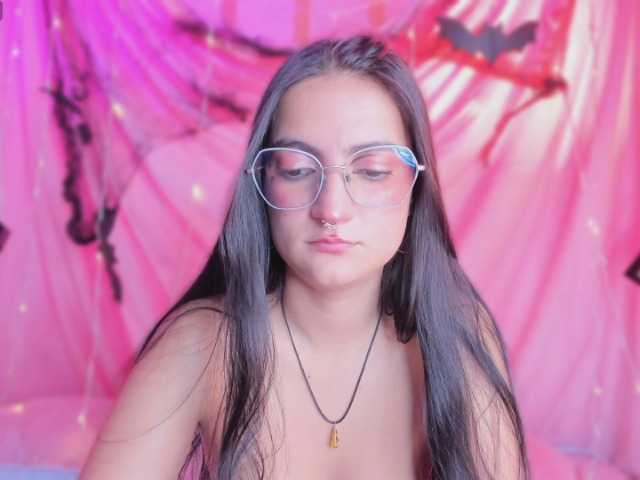 ViolethaMoretti live cam on BongaCams
