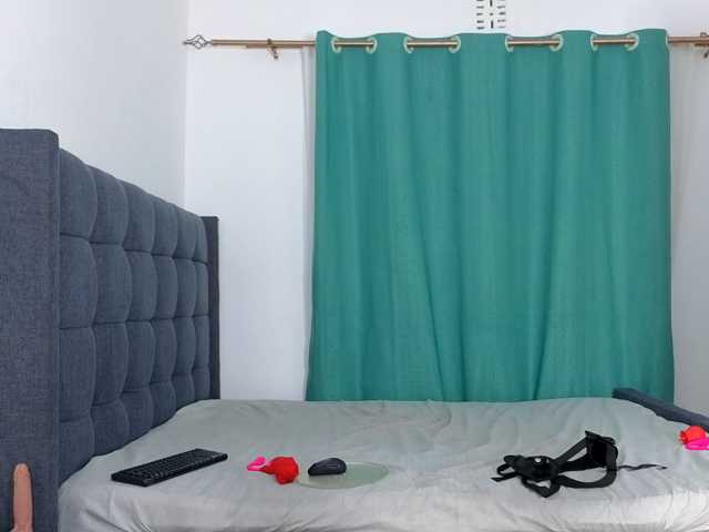 Pretty-Ebony1 live cam on BongaCams