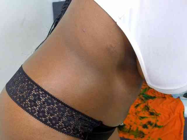 Pretty-Ebony1