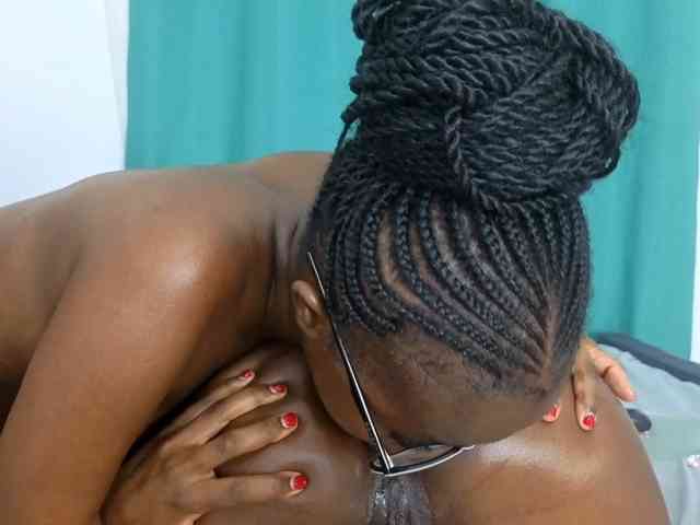 Pretty-Ebony1