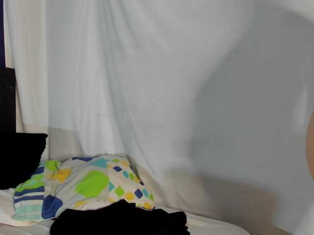 sharlot-curvy live cam on BongaCams