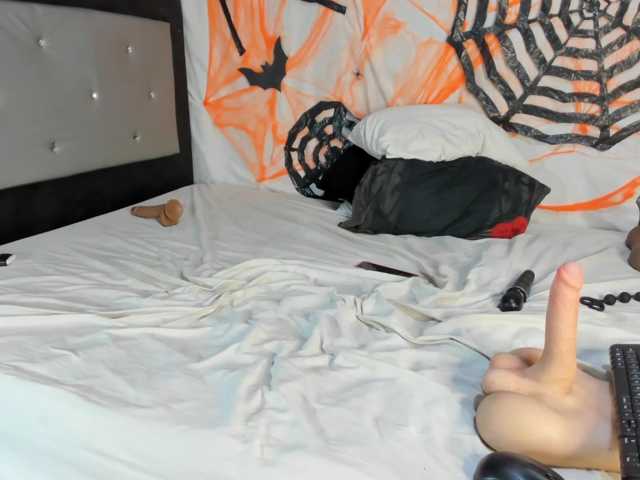 sharlot-curvy live cam preview