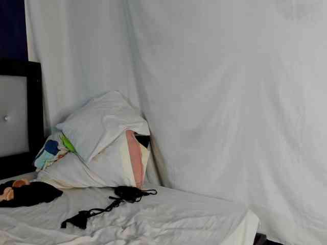 sharlot-curvy webcam