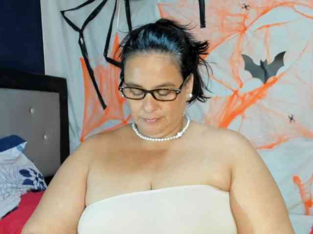 sharlot-curvy's live room