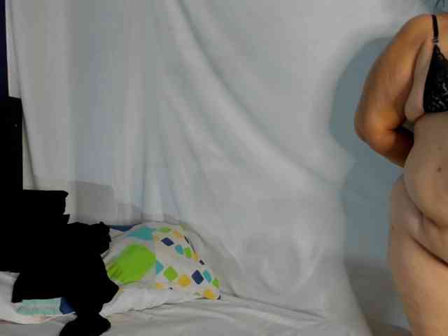 sharlot-curvy webcam