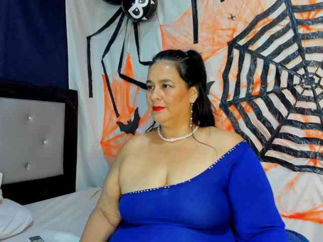 sharlot-curvy webcam