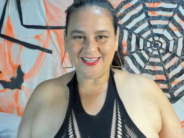 sharlot-curvy sharlot-curvy