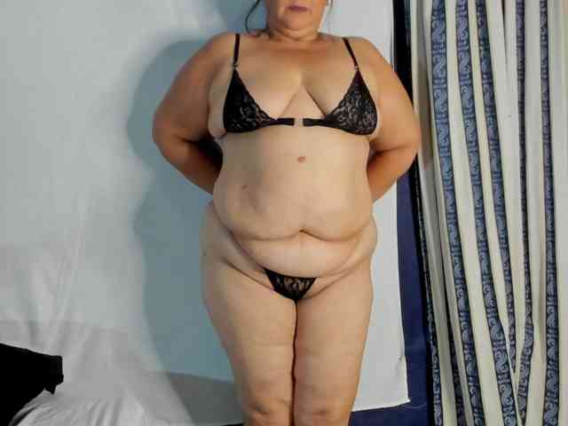 sharlot-curvy webcam