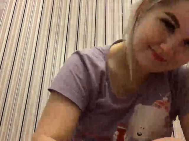 KaraHudalla live cam on BongaCams