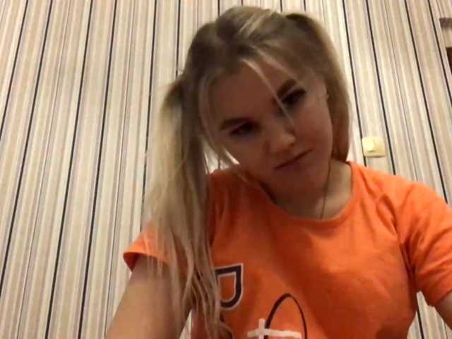 KaraHudalla live cam on BongaCams