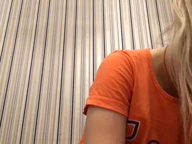 KaraHudalla live cam on BongaCams