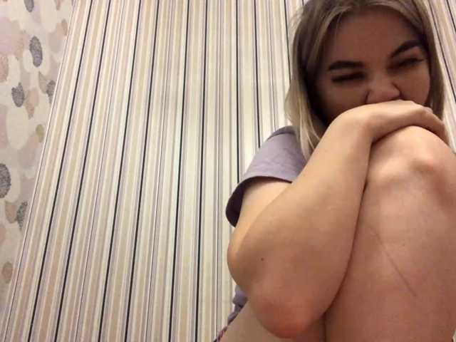 KaraHudalla live cam on BongaCams