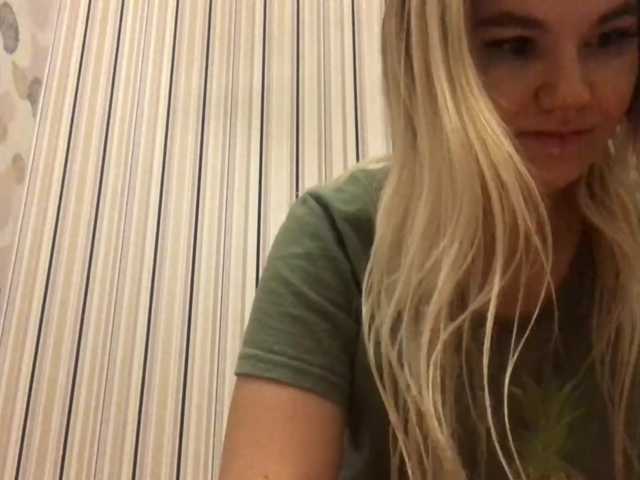 KaraHudalla live cam on BongaCams