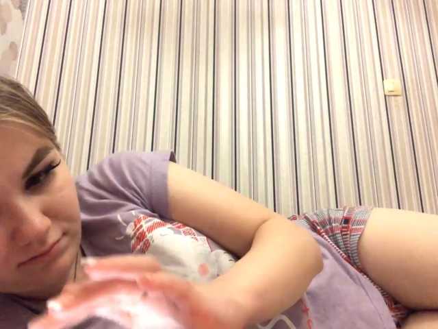 KaraHudalla live cam on BongaCams