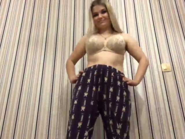 KaraHudalla live cam on BongaCams
