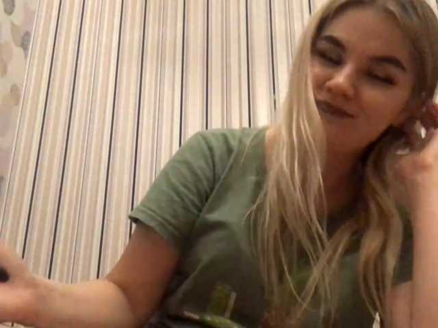 KaraHudalla live cam on BongaCams