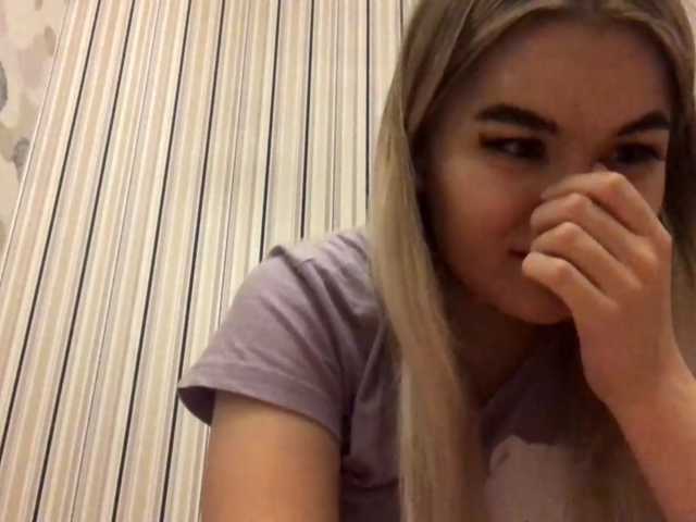 KaraHudalla live cam on BongaCams