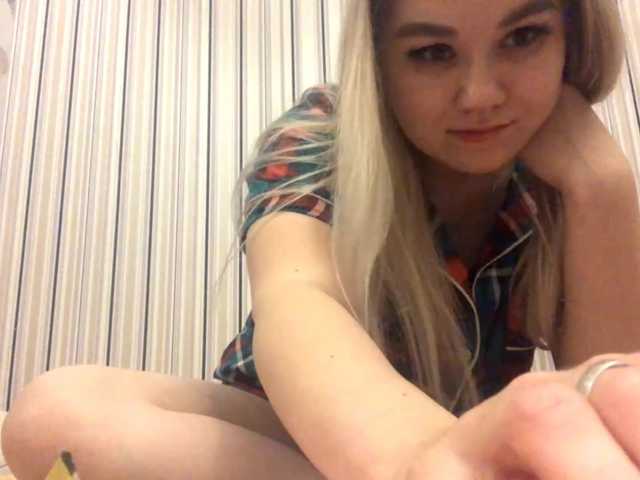 KaraHudalla live cam on BongaCams