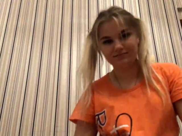 KaraHudalla live cam on BongaCams