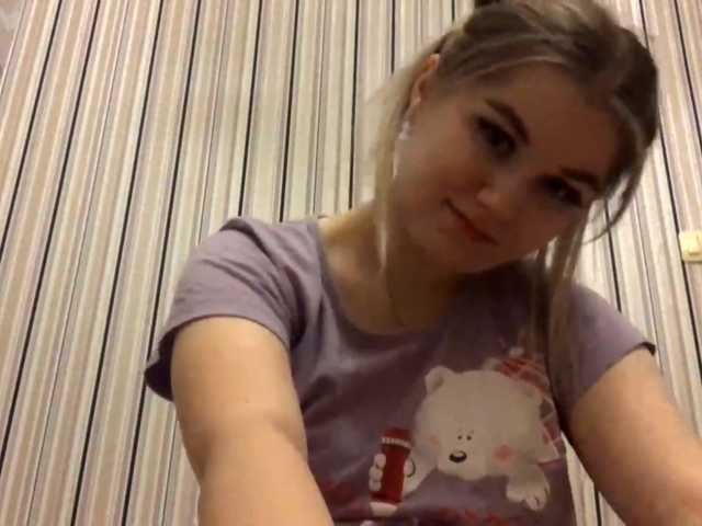KaraHudalla live cam on BongaCams