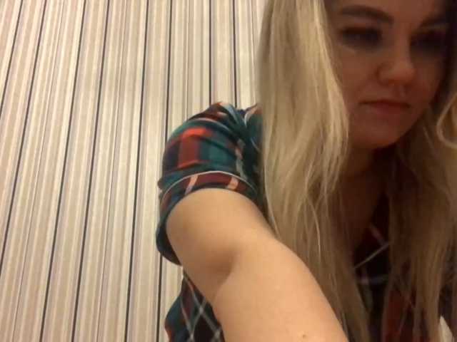 KaraHudalla live cam on BongaCams