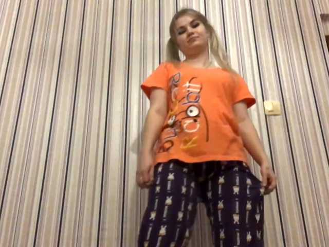 KaraHudalla live cam on BongaCams