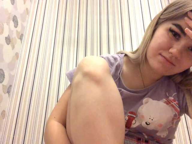 KaraHudalla live cam on BongaCams