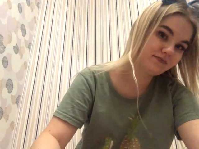 KaraHudalla live cam on BongaCams