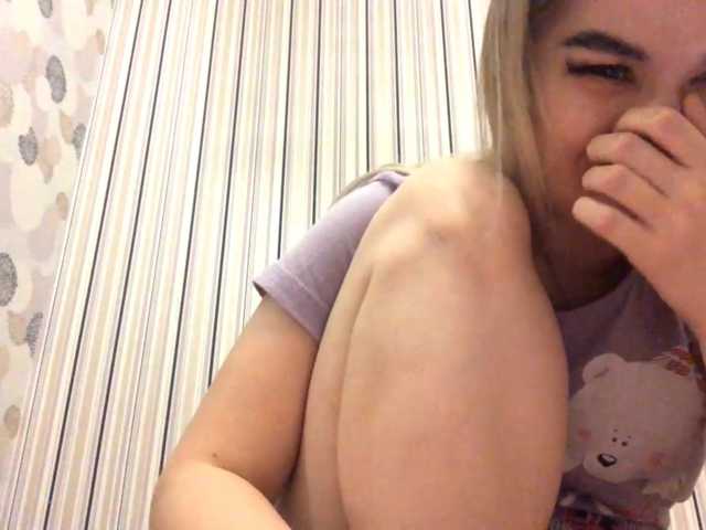 KaraHudalla live cam on BongaCams
