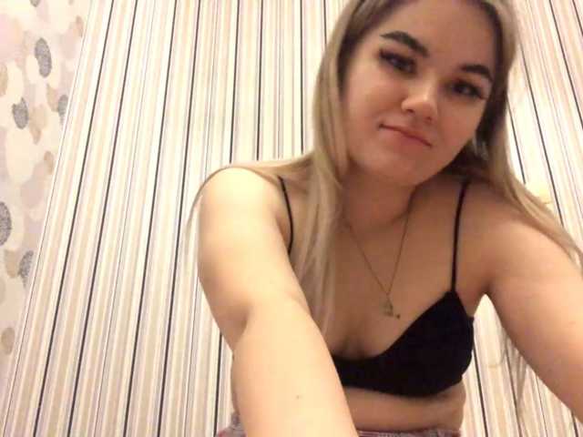 KaraHudalla live cam on BongaCams