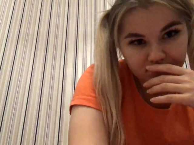 KaraHudalla live cam on BongaCams