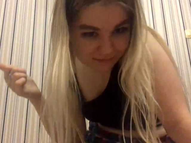 KaraHudalla live cam on BongaCams