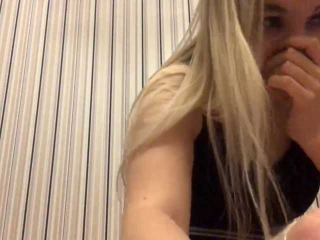 KaraHudalla live cam on BongaCams