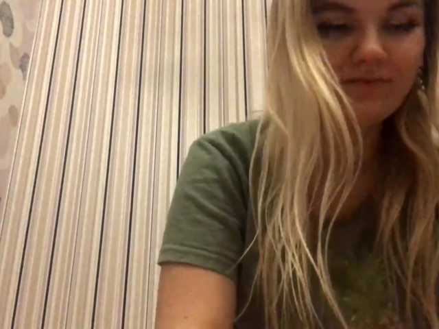 KaraHudalla live cam on BongaCams