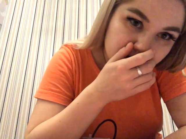 KaraHudalla live cam on BongaCams
