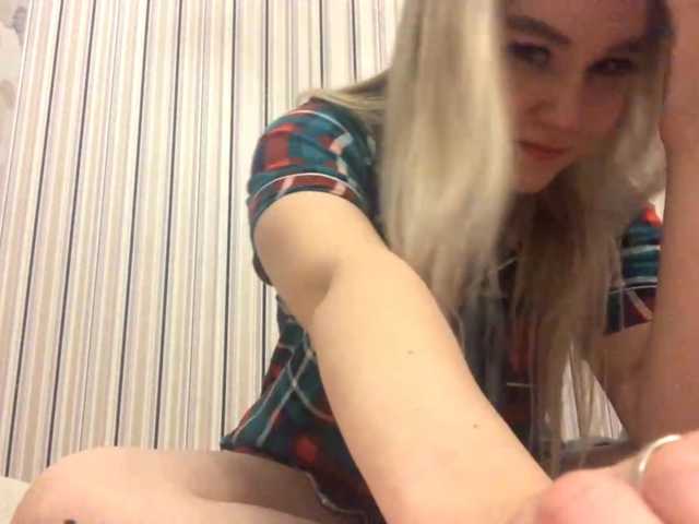 KaraHudalla live cam on BongaCams