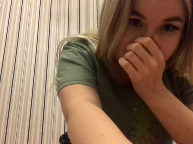 KaraHudalla live cam on BongaCams