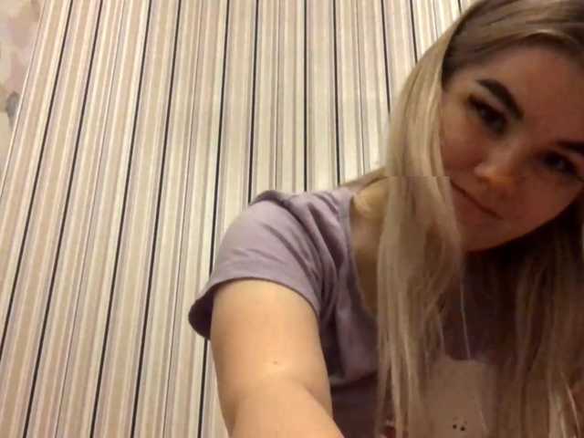 KaraHudalla live cam on BongaCams